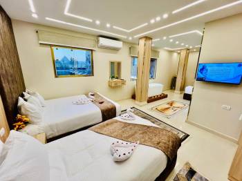 Suite with Mountain View13