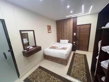 Deluxe King Room5