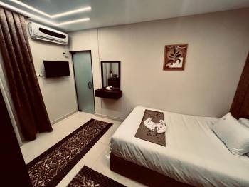 Deluxe King Room6